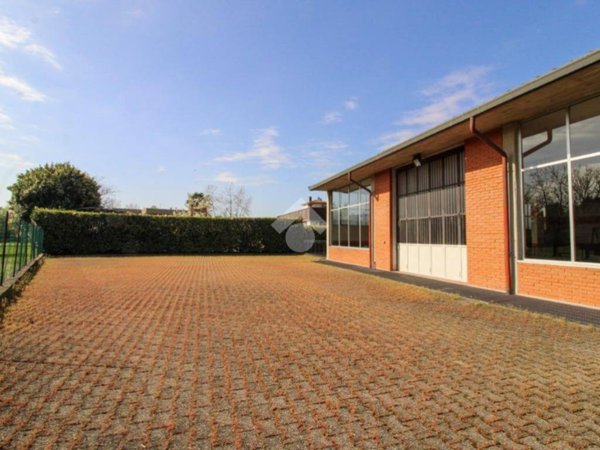 locale commerciale in vendita ad Osio Sotto