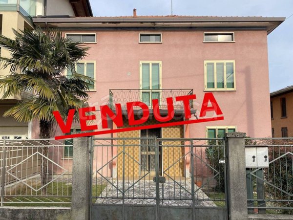 casa indipendente in vendita ad Osio Sotto