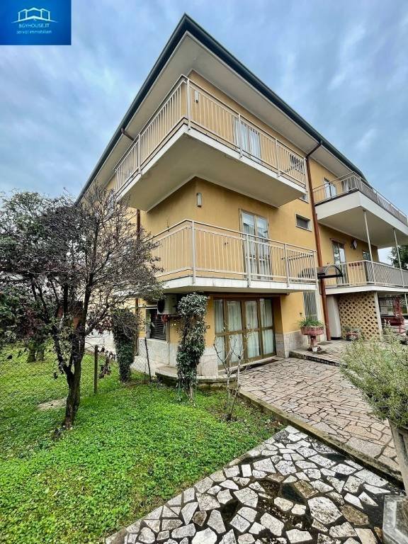 casa indipendente in vendita ad Osio Sotto