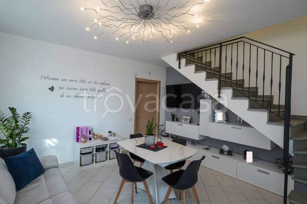 casa semindipendente in vendita ad Osio Sotto