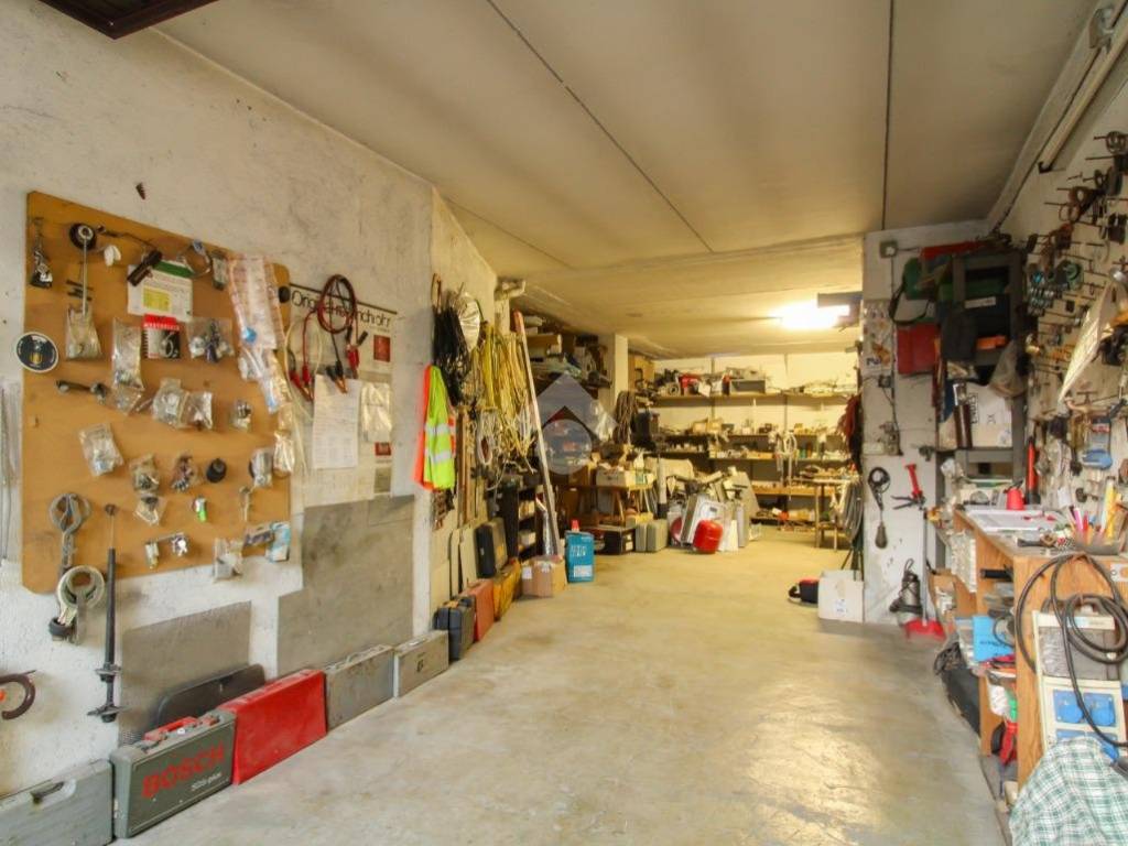 locale commerciale in vendita ad Osio Sotto