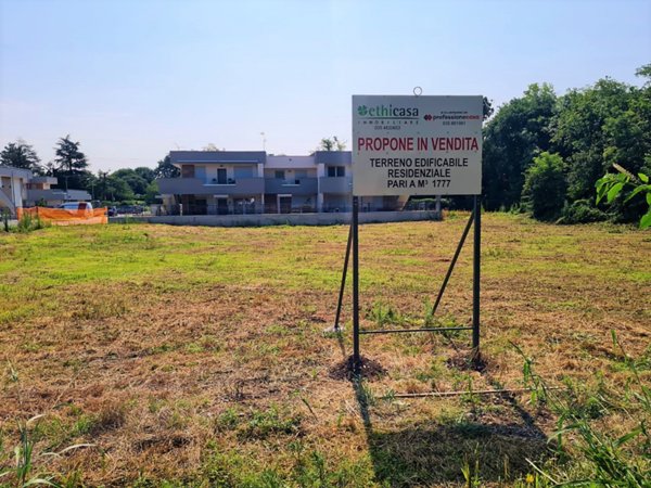 terreno edificabile in vendita ad Osio Sotto