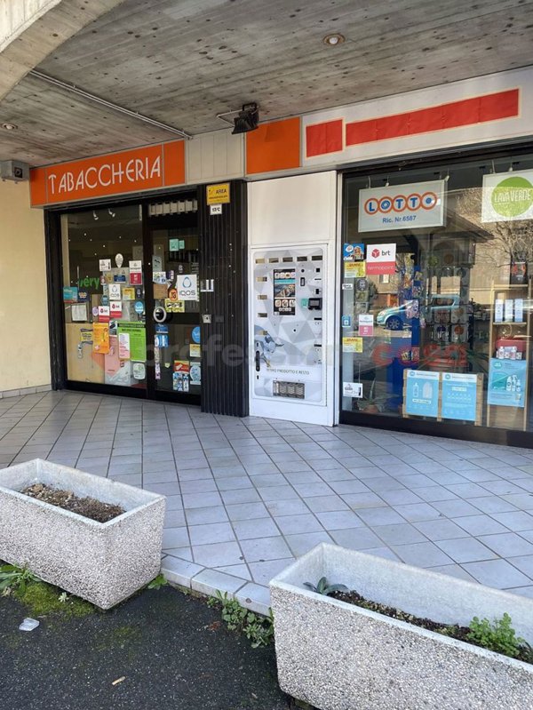 negozio in vendita ad Osio Sotto