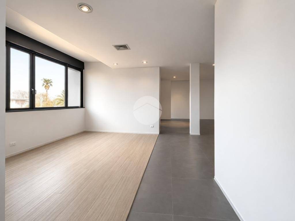 negozio in vendita ad Osio Sotto