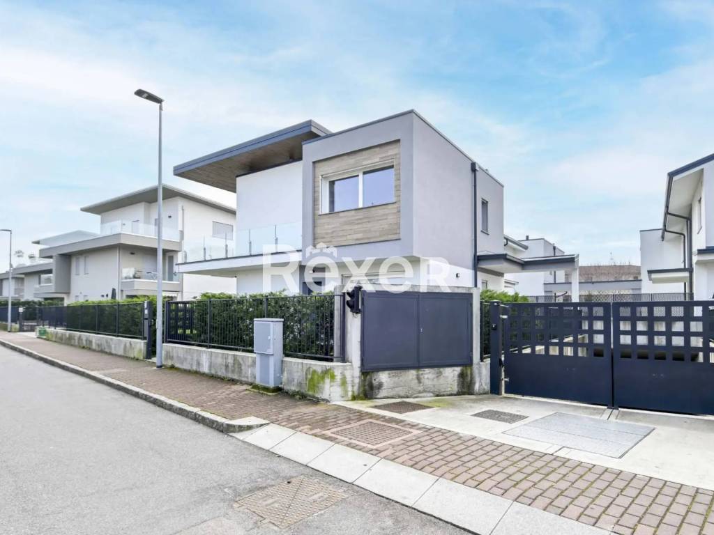 casa indipendente in vendita ad Osio Sotto