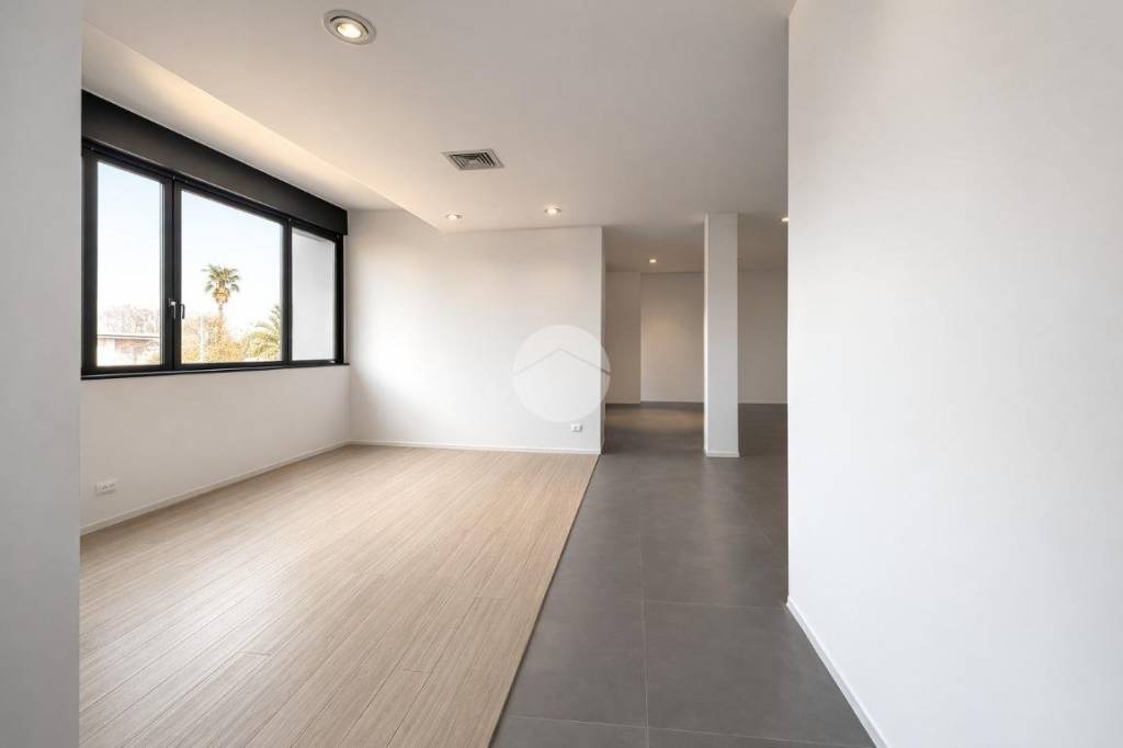 negozio in vendita ad Osio Sotto