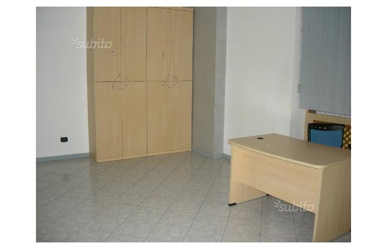 negozio in vendita ad Osio Sotto