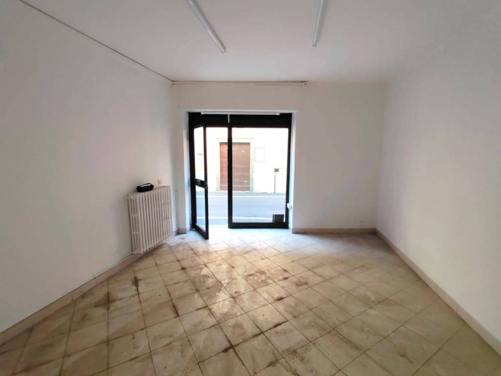 negozio in vendita ad Osio Sotto