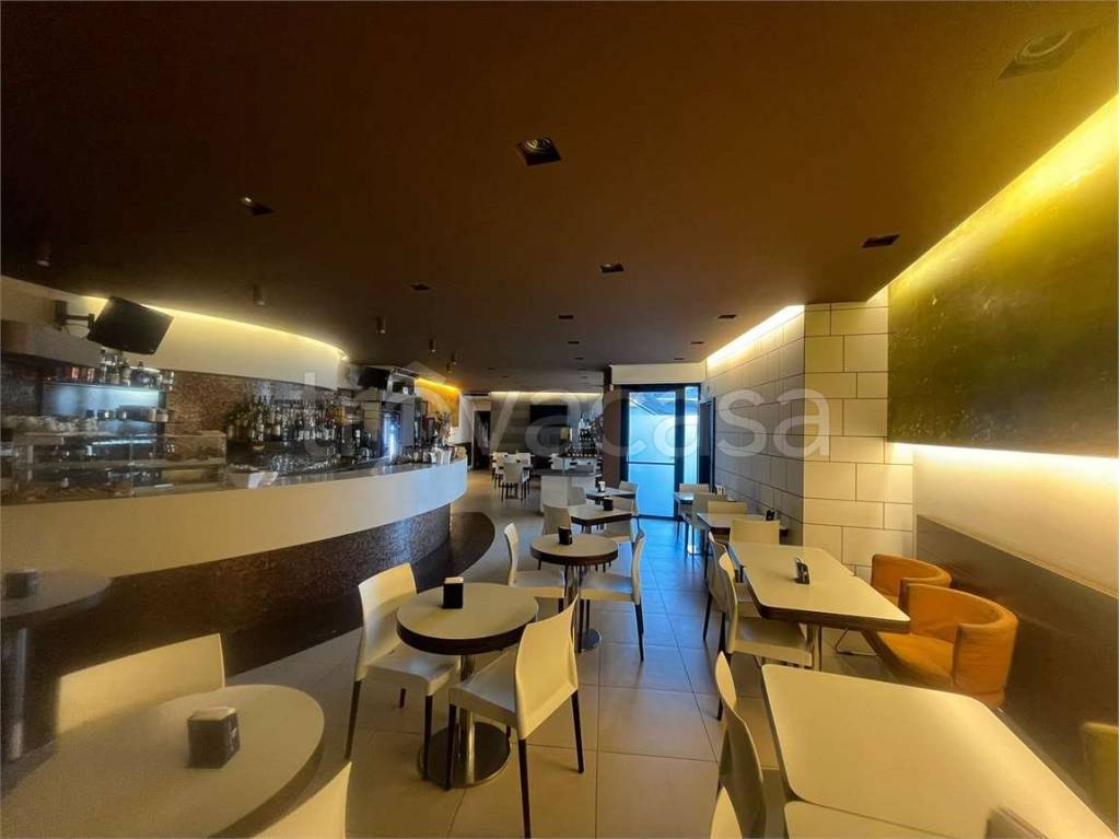 negozio in vendita ad Osio Sotto