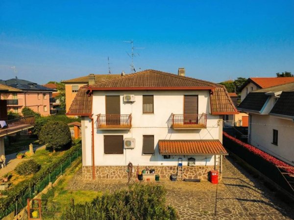 casa indipendente in vendita ad Osio Sotto