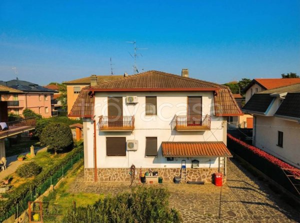 casa indipendente in vendita ad Osio Sotto