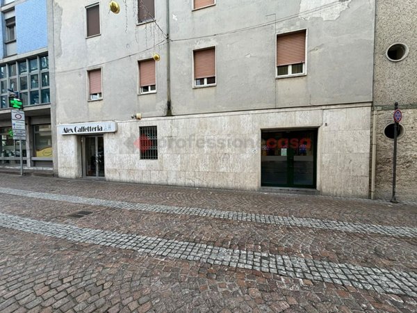 negozio in vendita ad Osio Sotto