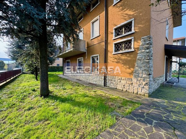 casa indipendente in vendita ad Osio Sotto