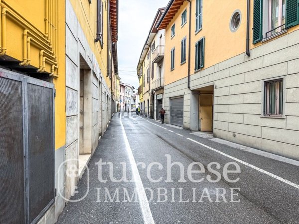 locale commerciale in vendita ad Osio Sotto