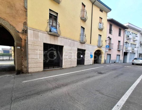 negozio in vendita ad Osio Sotto