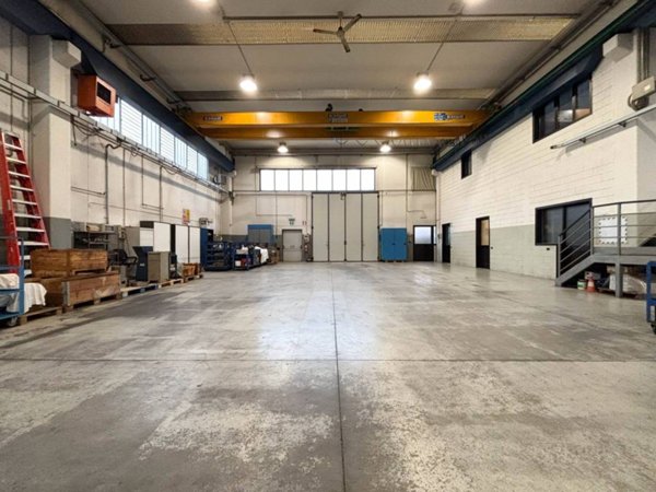 locale commerciale in vendita ad Osio Sotto