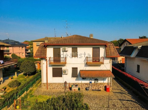 casa indipendente in vendita ad Osio Sotto