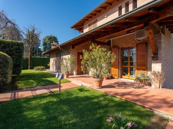 casa indipendente in vendita ad Osio Sotto