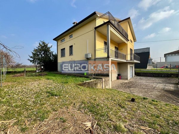 casa indipendente in vendita ad Osio Sotto