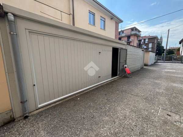 box auto in vendita ad Osio Sotto