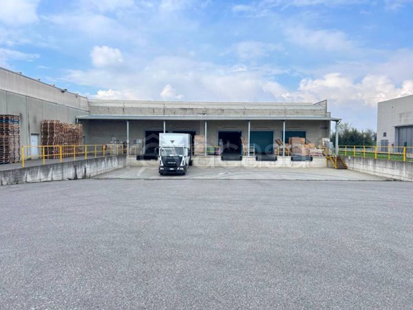 locale commerciale in vendita a Pagazzano