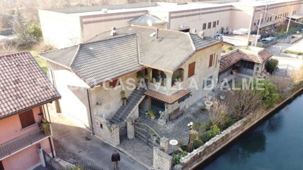 casa indipendente in vendita a Paladina