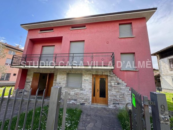 casa indipendente in vendita a Paladina