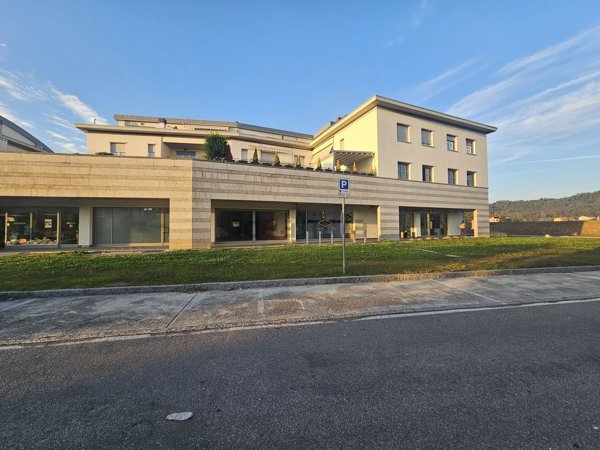 locale commerciale in vendita a Paladina