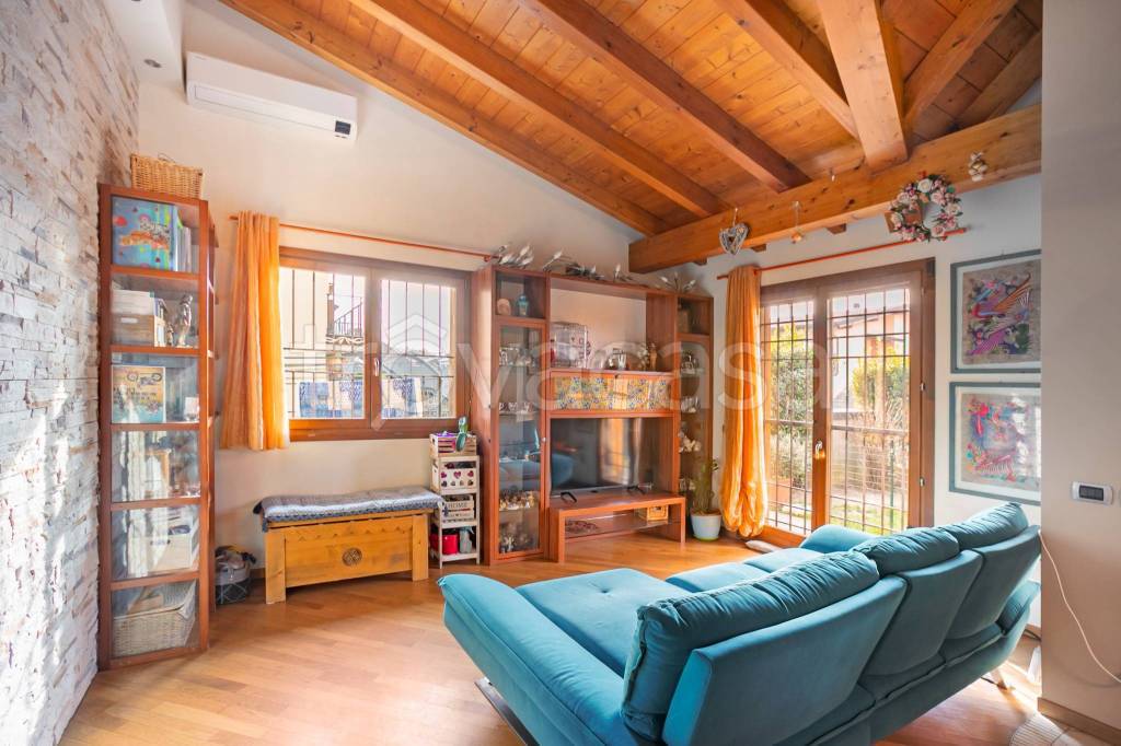 casa indipendente in vendita a Paladina