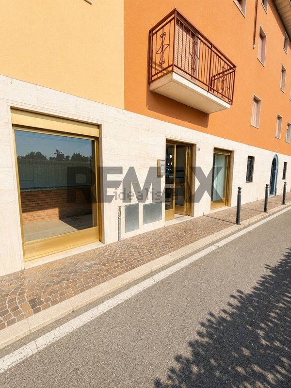 locale commerciale in vendita a Paladina in zona Ghiaie