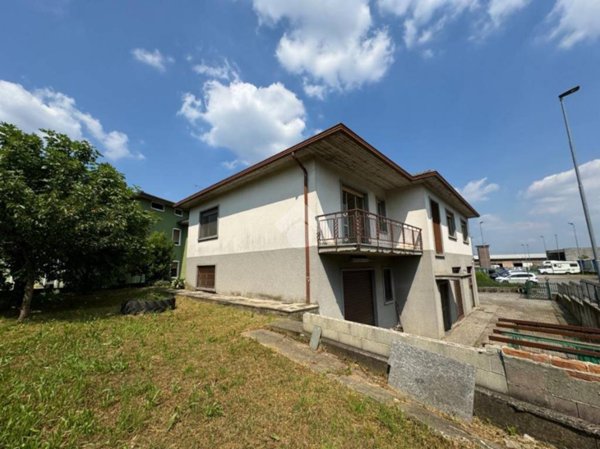 casa indipendente in vendita a Palazzago