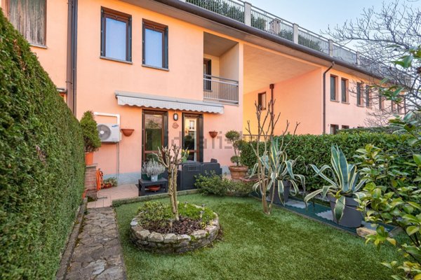 casa indipendente in vendita a Palazzago