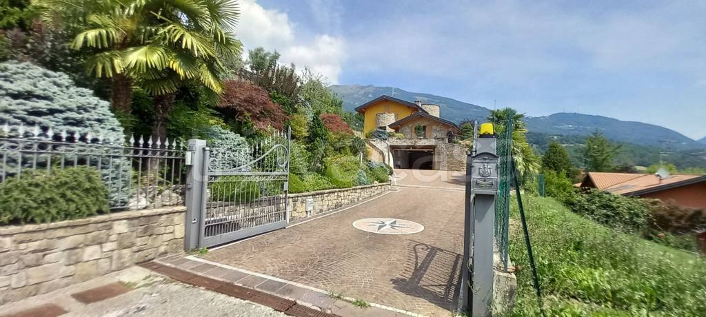 casa indipendente in vendita a Palazzago