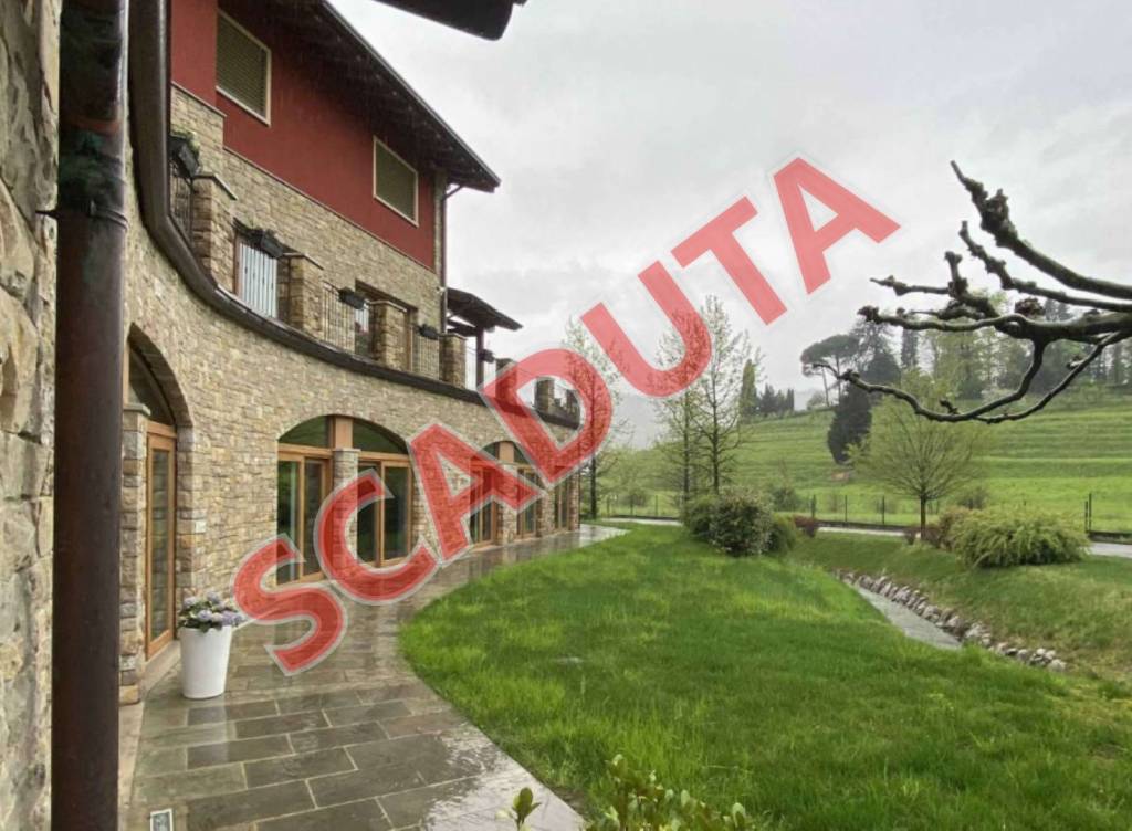 negozio in vendita a Palazzago