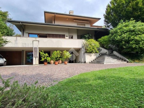 casa indipendente in vendita a Palazzago