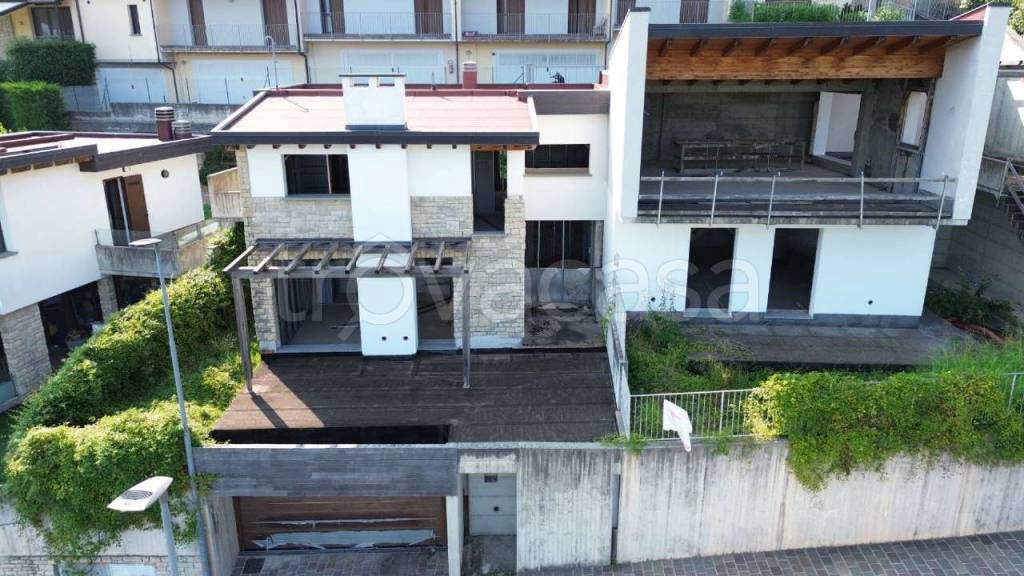 casa indipendente in vendita a Palazzago