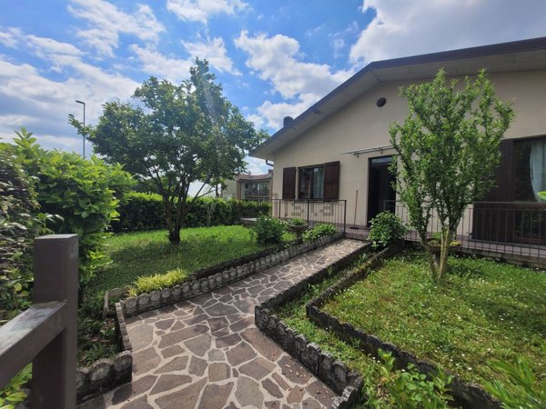 casa indipendente in vendita a Palazzago