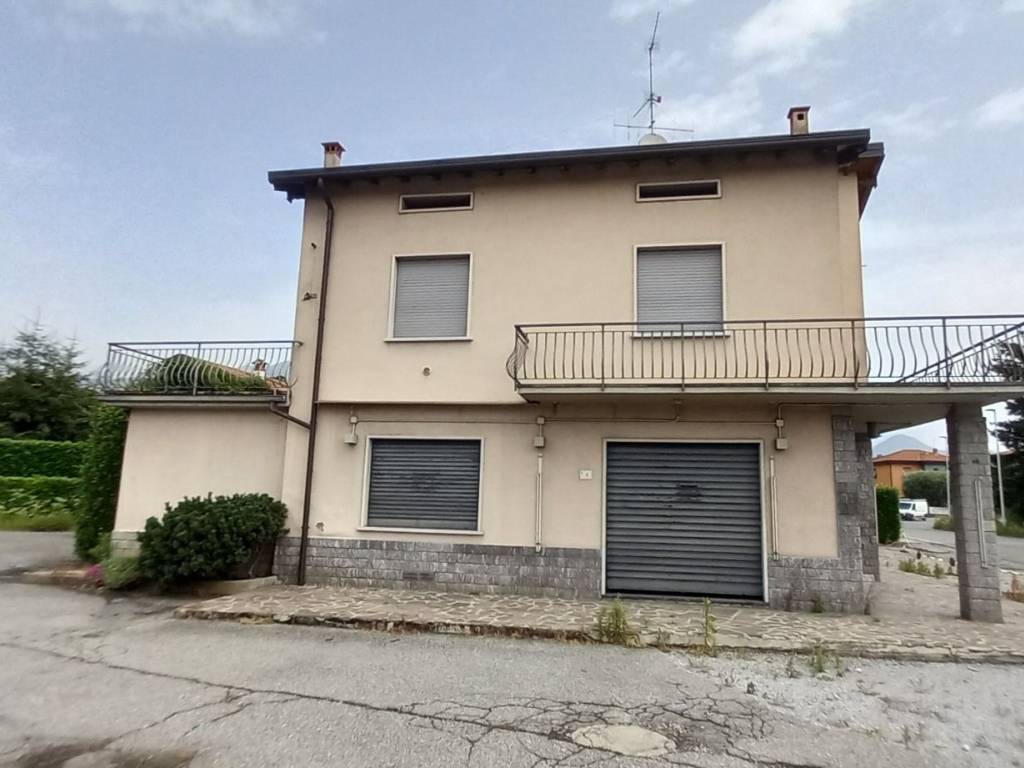 negozio in vendita a Palazzago