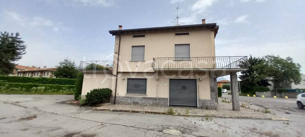 negozio in vendita a Palazzago