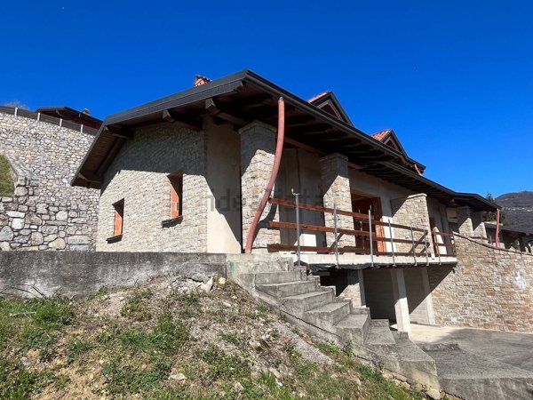 casa indipendente in vendita a Palazzago