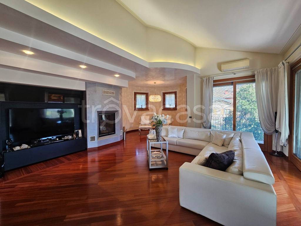 casa indipendente in vendita a Palazzago