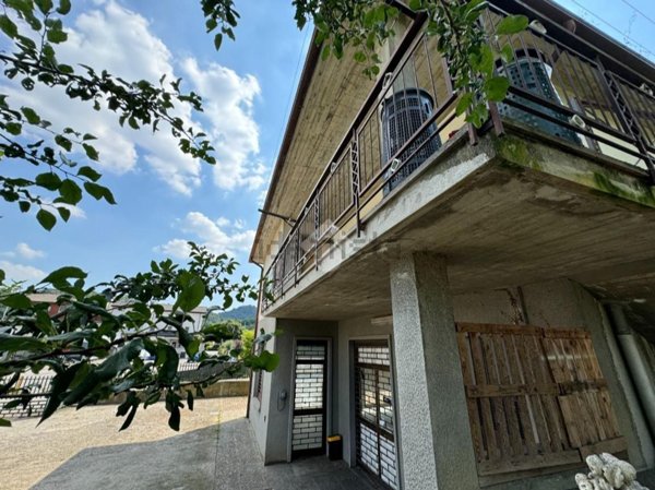 casa indipendente in vendita a Palazzago