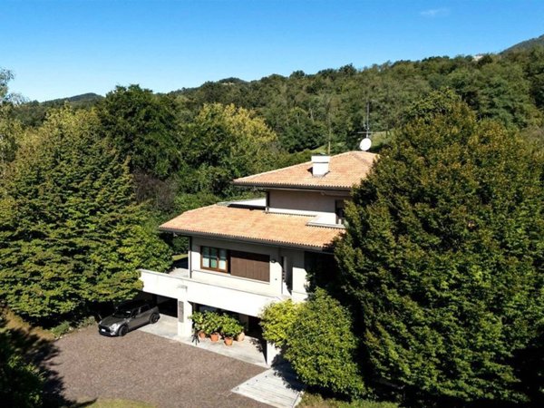 casa indipendente in vendita a Palazzago