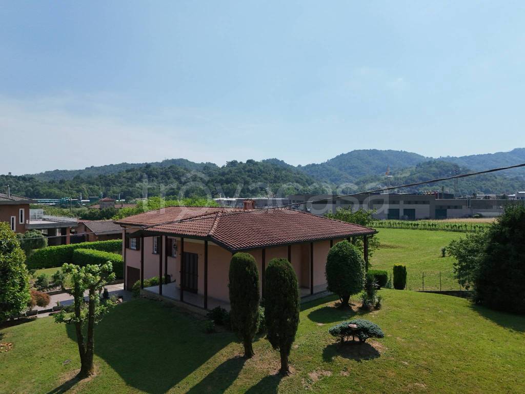casa indipendente in vendita a Palazzago