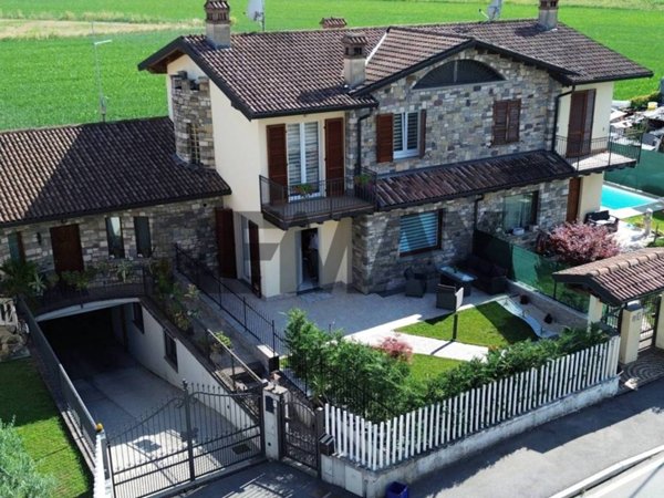 casa indipendente in vendita a Palosco