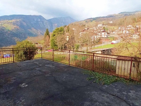 casa indipendente in vendita a Parre