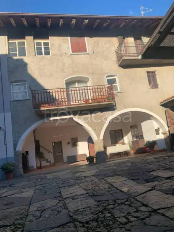 casa indipendente in vendita a Parre