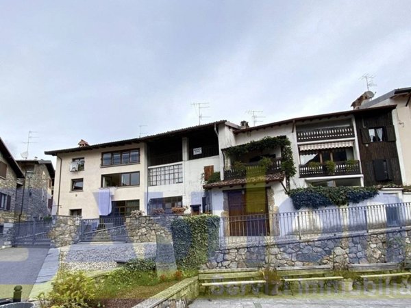 casa indipendente in vendita a Parre