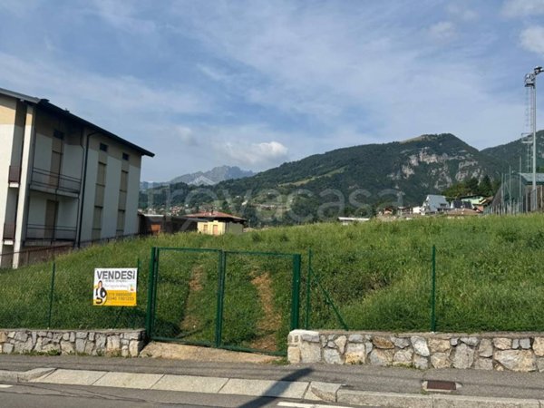 terreno edificabile in vendita a Parre