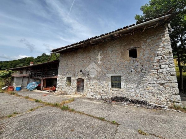 appartamento in vendita a Parre